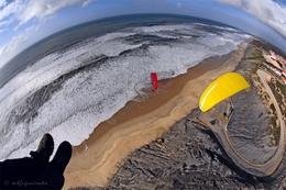 Voando Sobre Um Mar De Espuma 