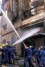 O CHIADO AINDA ESTÁ  A  ARDER - 22 ANOS DEPOI 