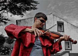 O JOVEM VIOLINISTA FOLIÃO 