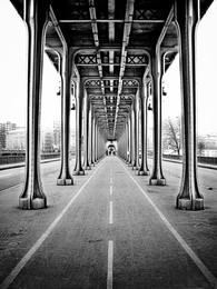 A estrada daqueles que uma ponte é um tecto 