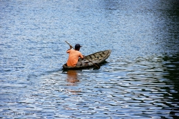 Dayung mendayung perahuku. 