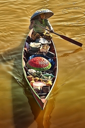 everyday people at floating market 