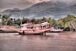 Perahu Motor di Kadelang 