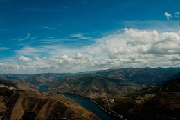 O Douro lá ao fundo___ 