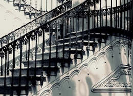 A escadaria ___ 