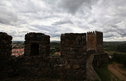 A TORRE DA MÁ HORA E PORTA DE SÃO TIAGO 