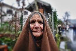 Retrato de mulher à chuva 