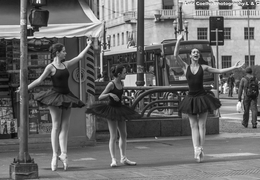 Bailarinas na rua,Sao Paulo,Brasil. 