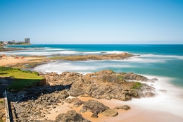 O mar, quando quebra na praia...  