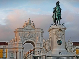 estatuária da praça do comércio - Lisboa 