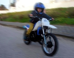 Guilherme-5 anos- motard 
