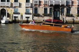 um barco em veneza 