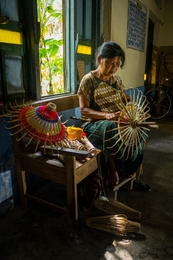 Reforming Yarn, Knit Traditional Umbrellas 