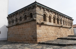 DOMUS DE BRAGANÇA 