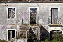 Pelas Janelas do Velho Casarão 