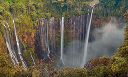 Earth Hole of Waterfalls 