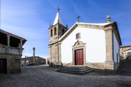 NA ALDEIA HISTÓRICA DE CASTELO MENDO 