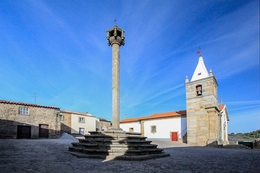 NA ALDEIA HISTÓRICA DE CASTELO MENDO 