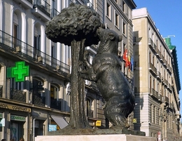 O Urso e o Medronheiro ( Símbolo de Madrid ) 