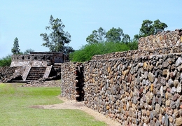  Monumento a Quetzalcóatl 