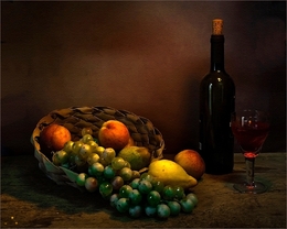 Composição com frutas e vinho 