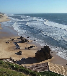 À BORDA DO MAR 