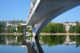 Coimbra com ponte sobre o Mondego 