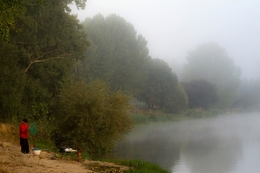 Pesca na Pateira em manhã de nevoeiro 