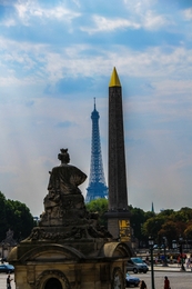 Torre Eiffel ao Fundo 