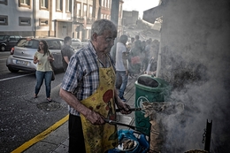 Assando sardinhas no S. João - Porto 