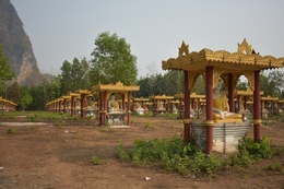 1000 Buddha statues 
