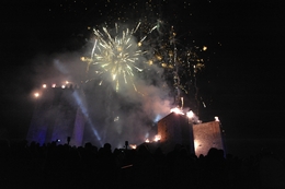 Castelo de Montalegre iluminado 