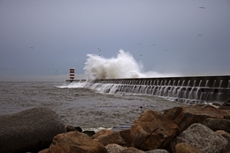 Farol da entrada da barra - Foz _ Porto 